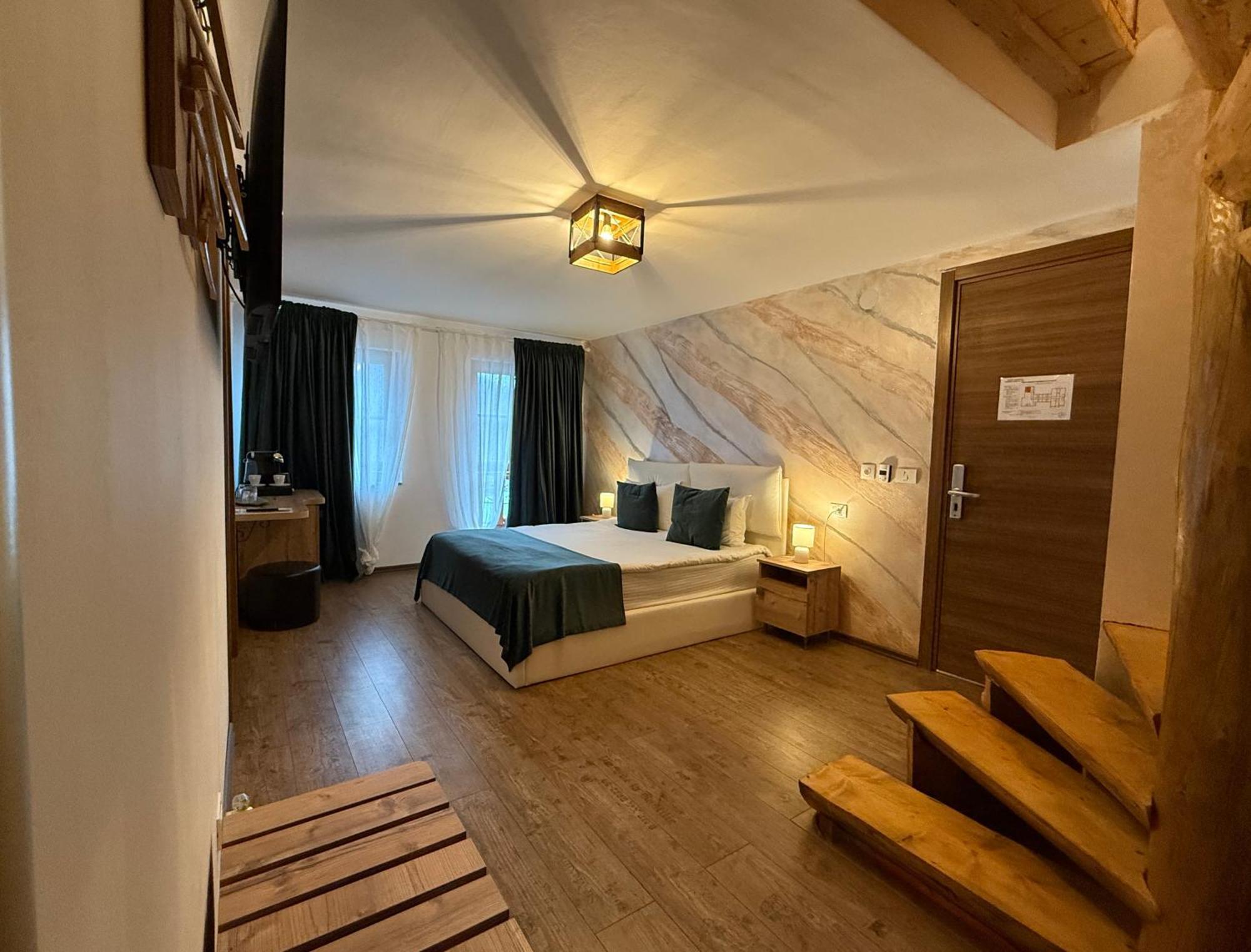 Hotel Conacul Radacinilor Petroşani Exterior foto